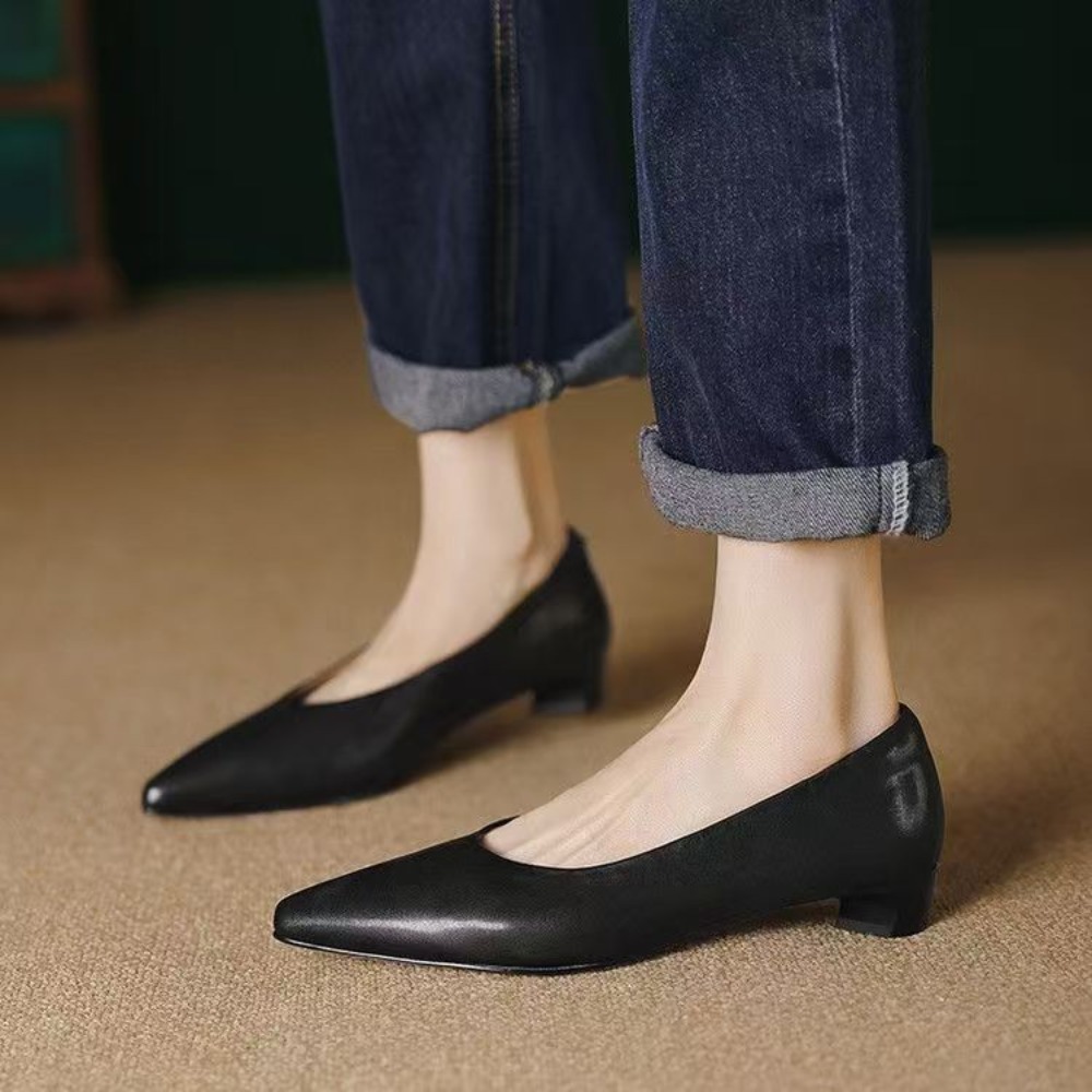 Dress Shoe Pointed - ​ ​ รองเท้าส้นเตี้ยแบบสวมสำหรับผู้หญิงรุ่นใหม่ปี 2026 หนังสีดำ รองเท้าทางการ