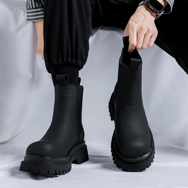 รองเท้าบูทหุ้มข้อสูงสีดำรุ่นปี - Chelsea Boots Suede บทวิจารณ์และราคา