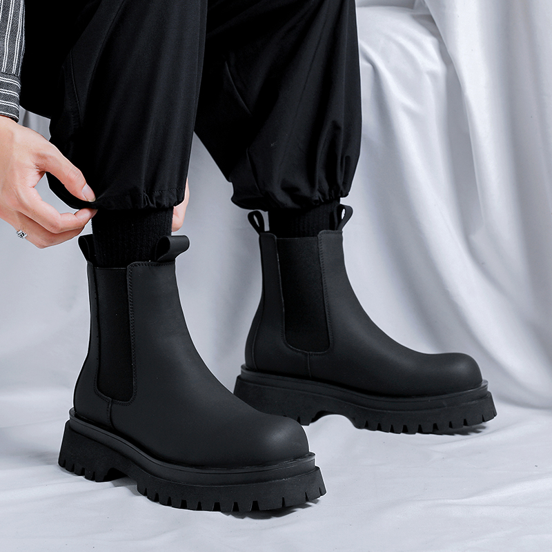 รองเท้าบูทหุ้มข้อสูงสีดำรุ่นปี - Chelsea Boots Suede บทวิจารณ์และราคา