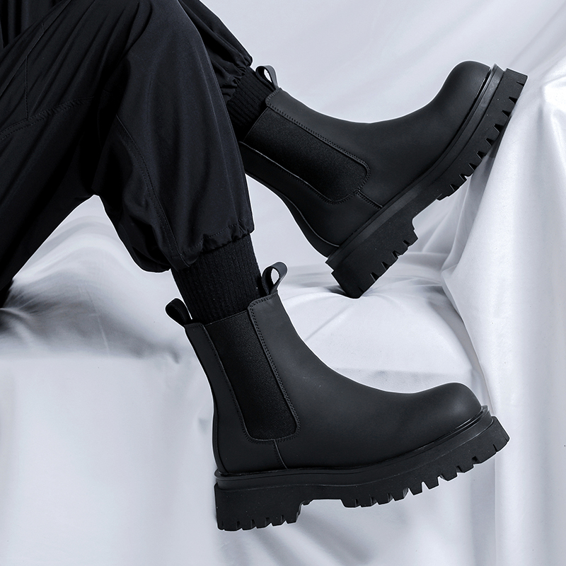 รองเท้าบูทหุ้มข้อสูงสีดำรุ่นปี - Chelsea Boots Suede บทวิจารณ์และราคา